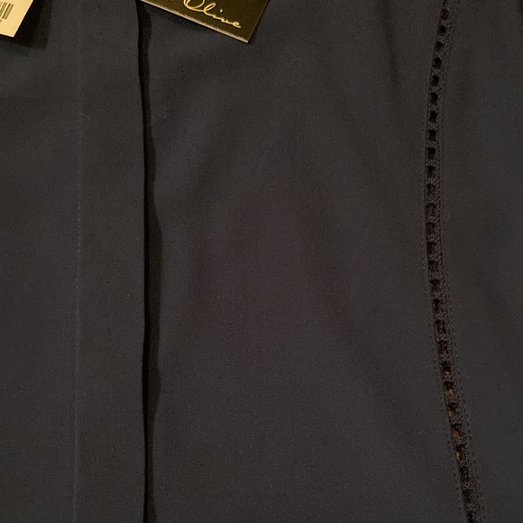 ROSE & OLIVE NAVY BLUE BLOUSE. SIZE M. IT HAS A FLAP OVER THE BUTTONS. V-NECK - Picture 4 of 6